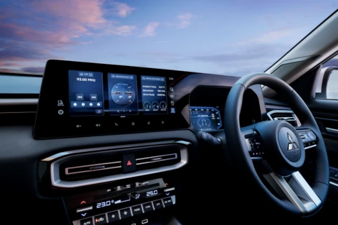 mitsubishi-destinator-Audio-Display-12.3-Inci-dengan-Konektivitas-Smartphone-1