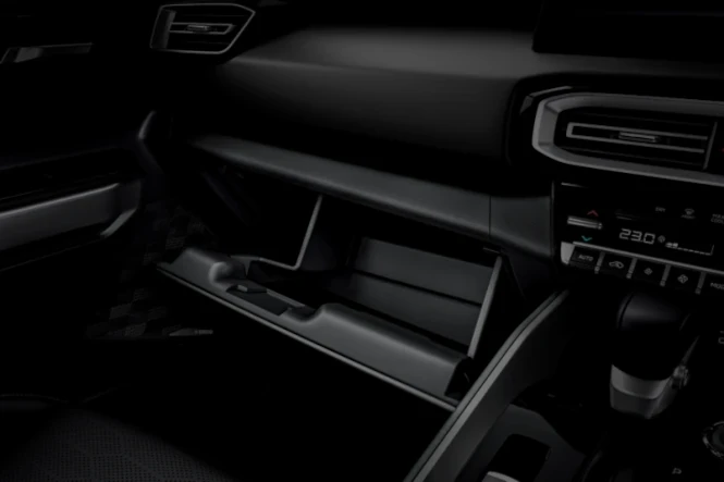 mitsubishi-destinator-Glove-Box