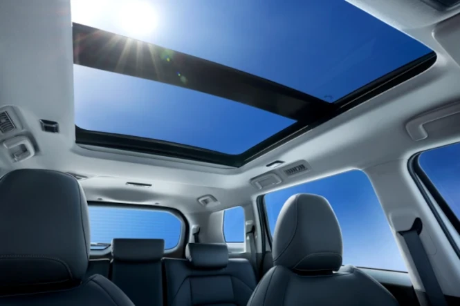 mitsubishi-destinator-Panoramic-Sunroof